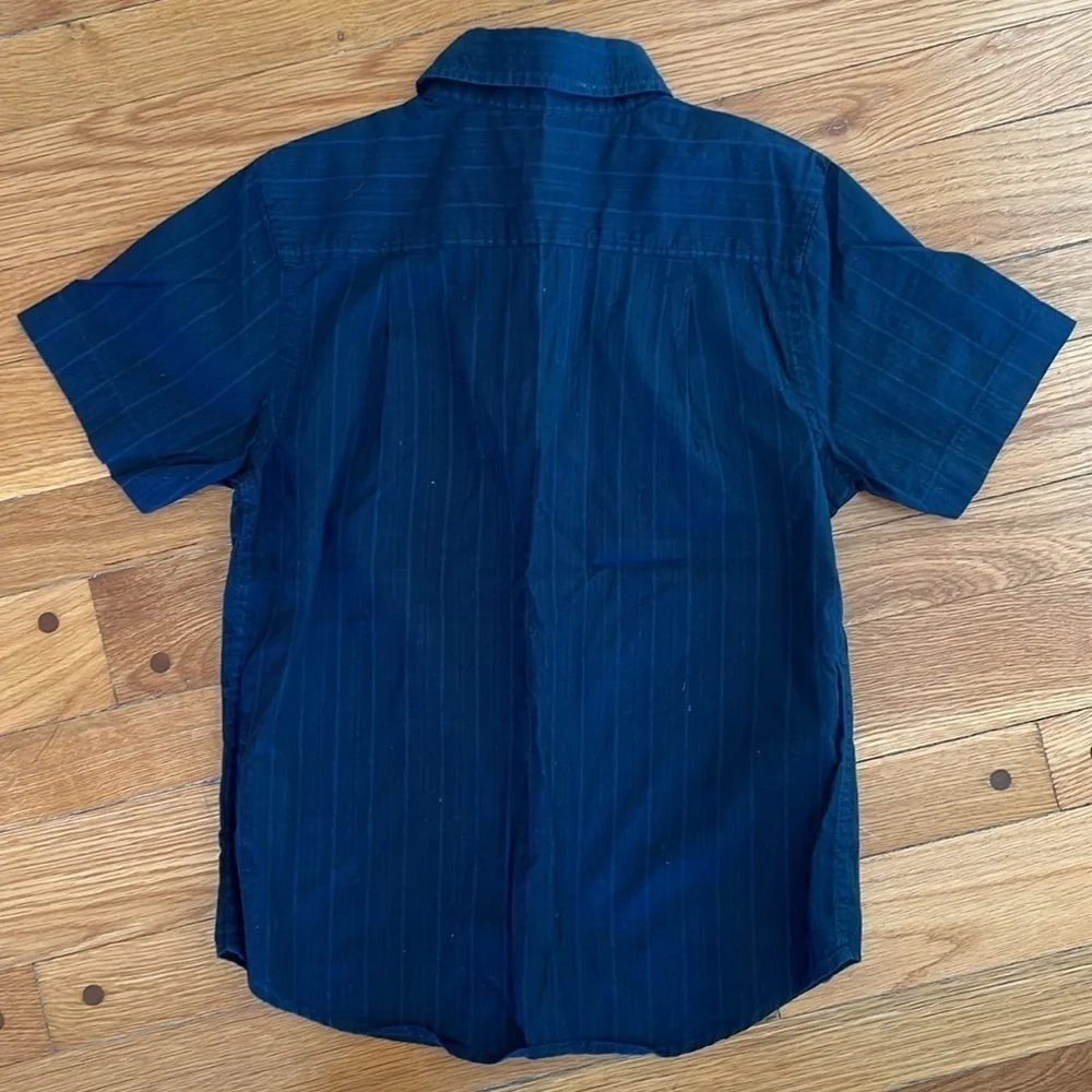 Old Navy Youth Boys M Short Sleeve Button Down Shirt Navy Blue Stripe Collar